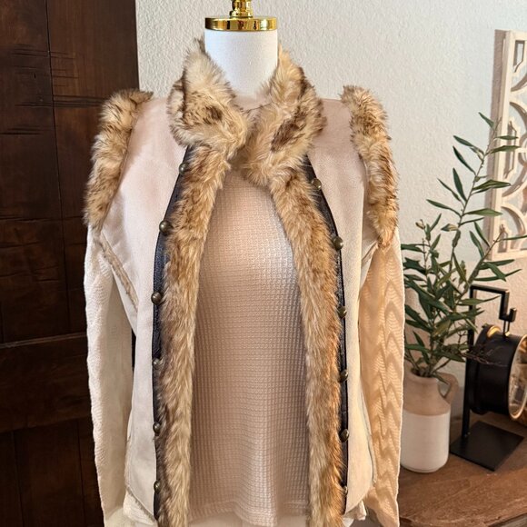 Powder River Jackets & Blazers - Powder River Outfitters Vest Micro suede Faux Fur Womens M